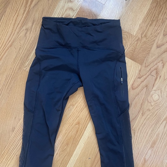 Black lululemon crop leggings - Picture 2 of 2